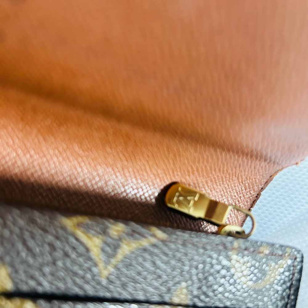 LV Sarah Monogram Wallet in EUC
* Free Shipping * - Picture 4 of 16